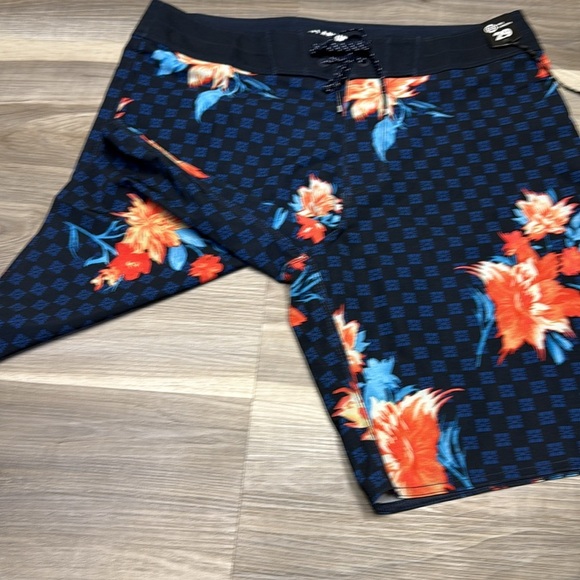Billabong Men's Swim Shorts - Navy and Red Floral size 29 NWT - Picture 3 of 6